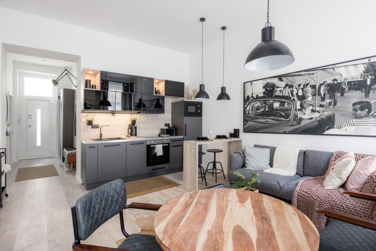 Two-Bedroom Apartment Next To Music Academy Будапеща Екстериор снимка