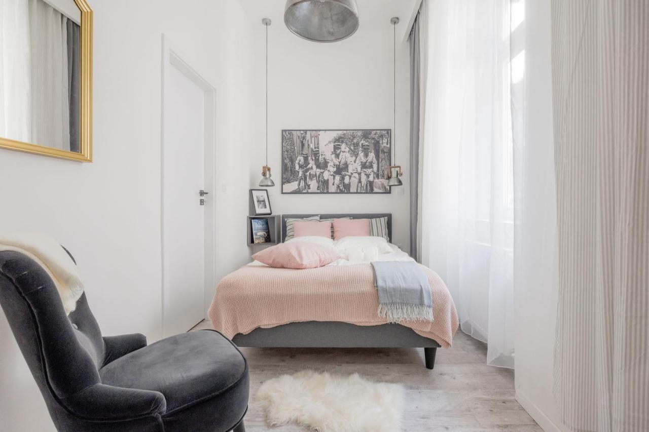 Two-Bedroom Apartment Next To Music Academy Будапеща Екстериор снимка