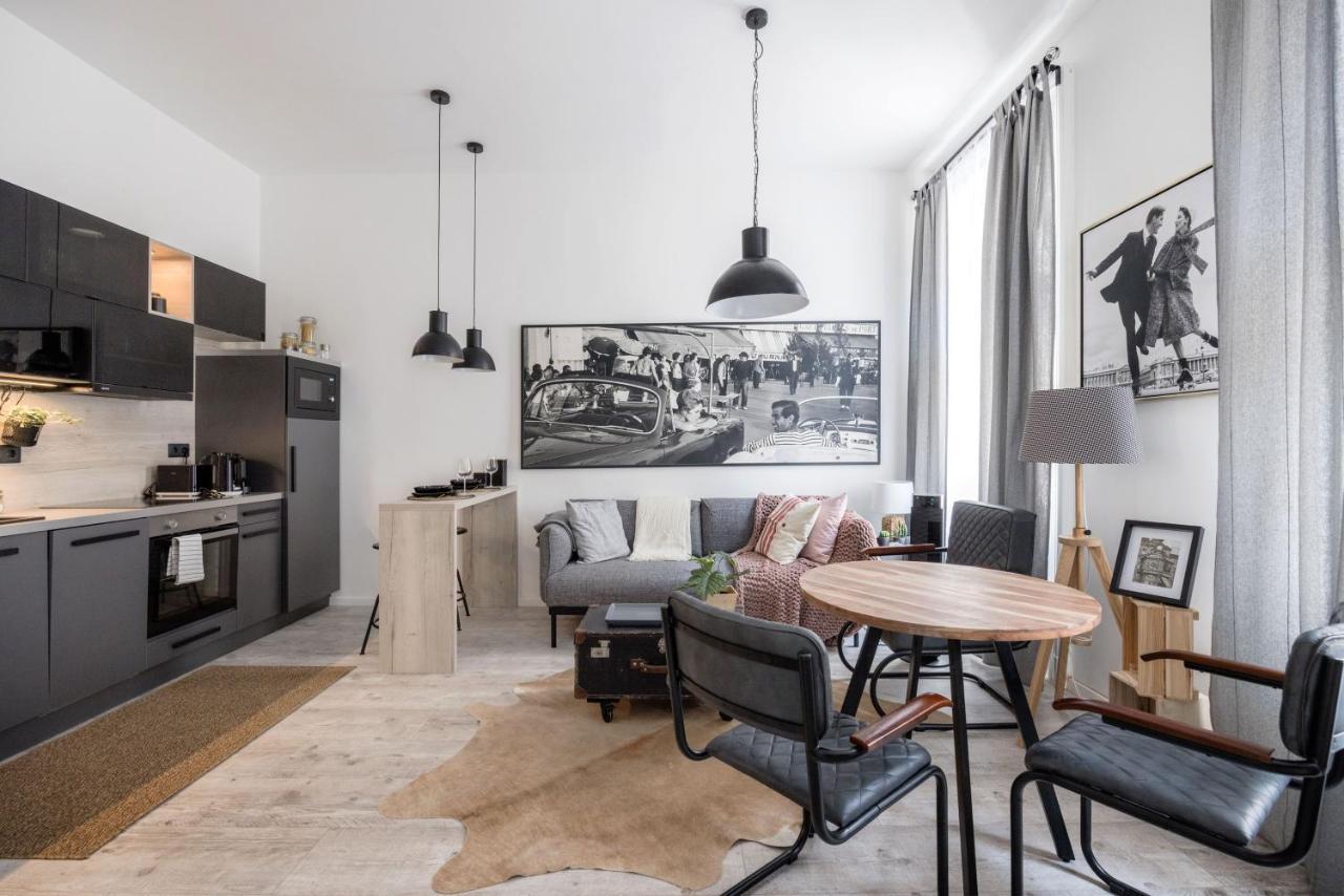 Two-Bedroom Apartment Next To Music Academy Будапеща Екстериор снимка