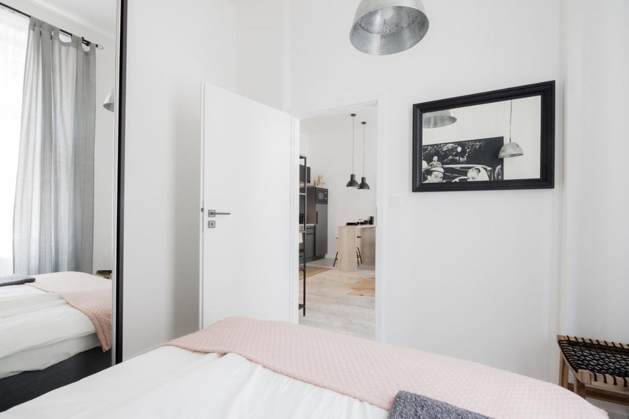 Two-Bedroom Apartment Next To Music Academy Будапеща Екстериор снимка